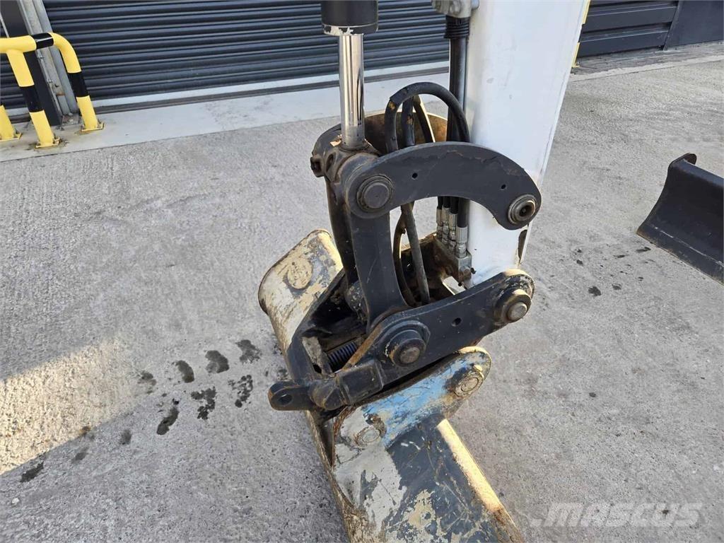 Bobcat E27 Mini kotrók < 7t