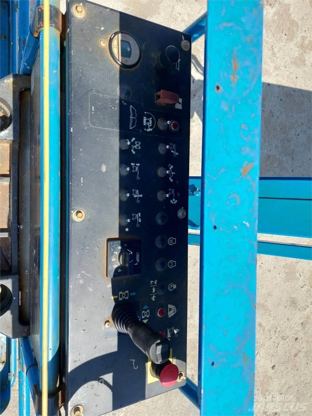Genie Z-45/25J DC Karos emelők