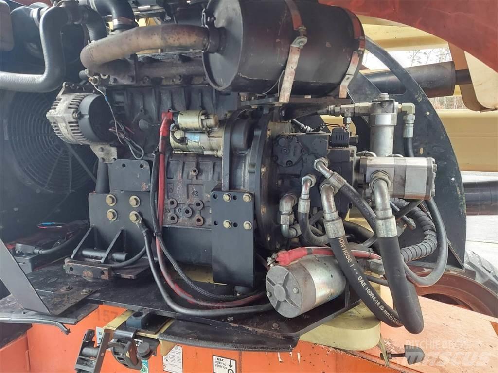 JLG 450AJ Karos emelők