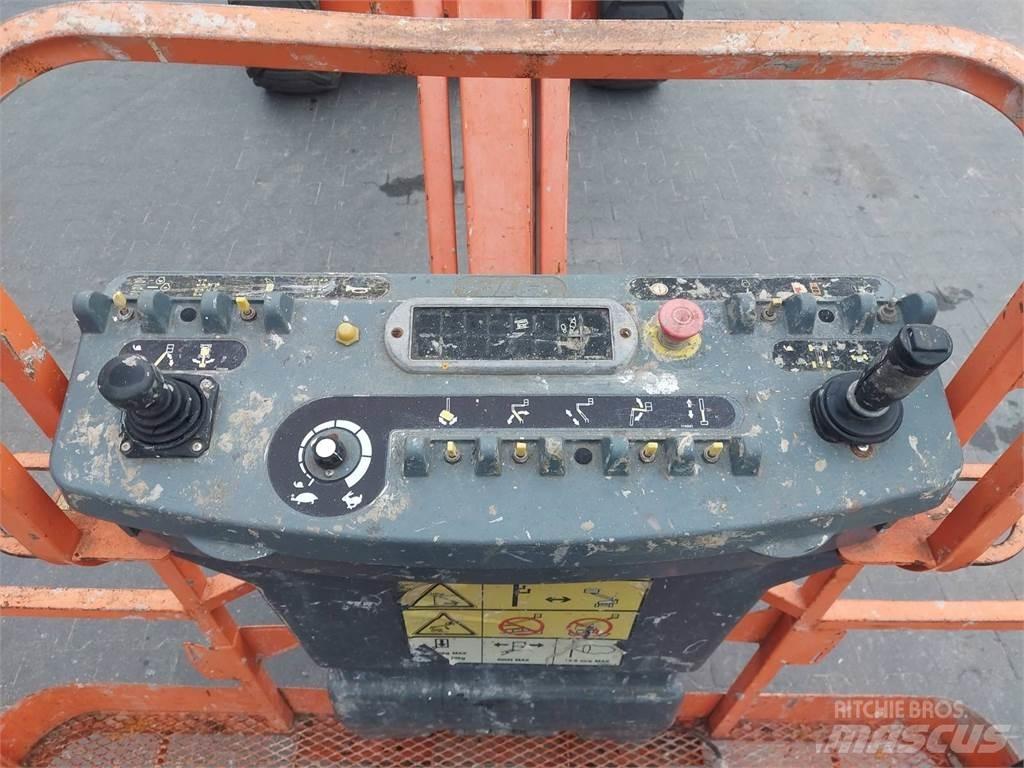 JLG 450AJ Karos emelők