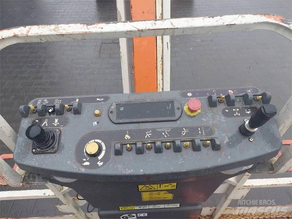JLG 800AJ Karos emelők