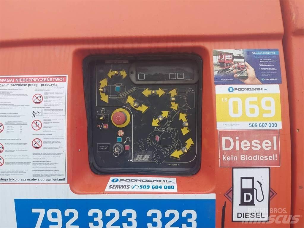JLG 800AJ Karos emelők