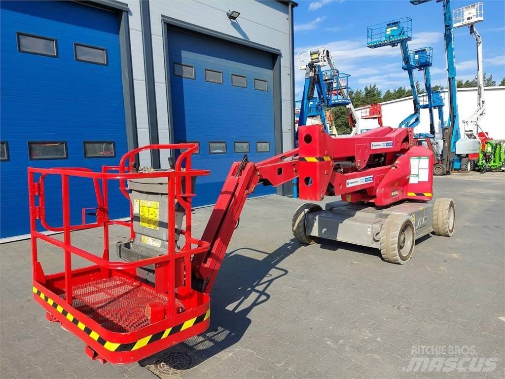 JLG M450AJ Karos emelők