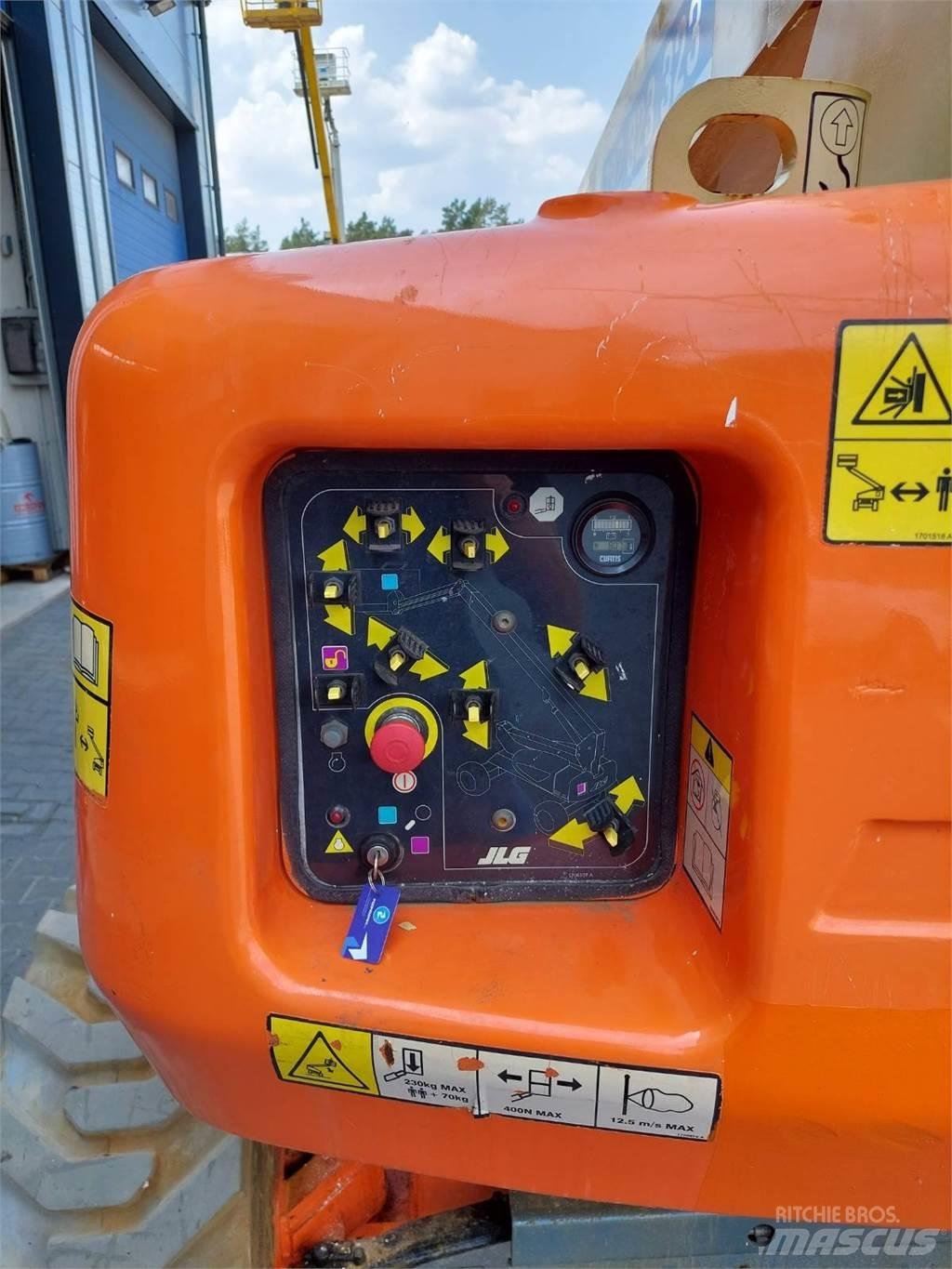 JLG M600JP Karos emelők