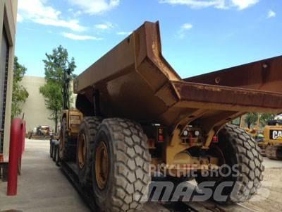 CAT 725 Csuklósdömperek