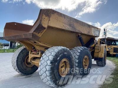 CAT 740B Csuklósdömperek