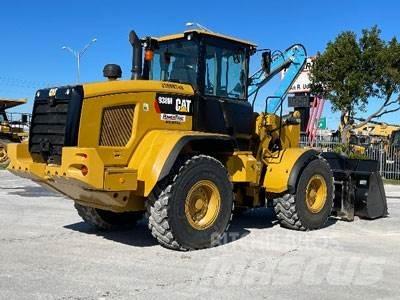 CAT 938M Gumikerekes homlokrakodók