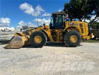 CAT 980M Gumikerekes homlokrakodók