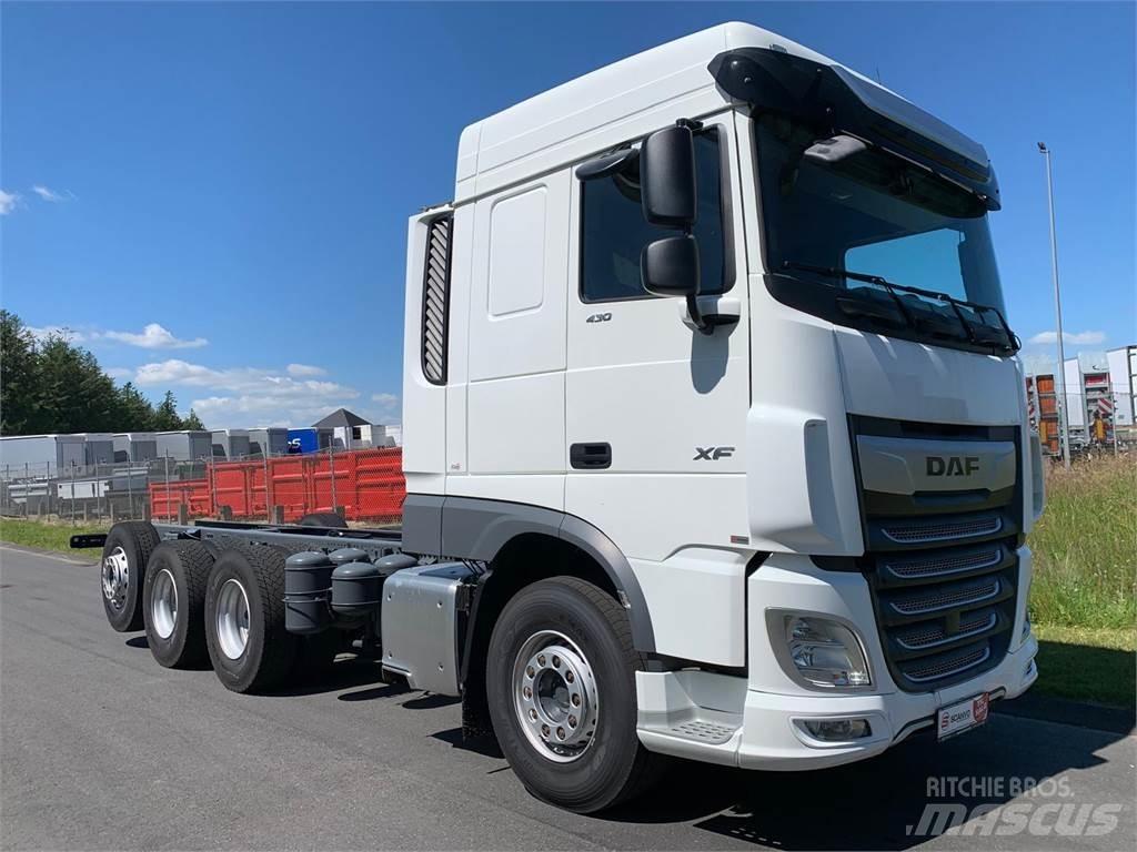 DAF XF 430 8x4*4 Fülkés alváz