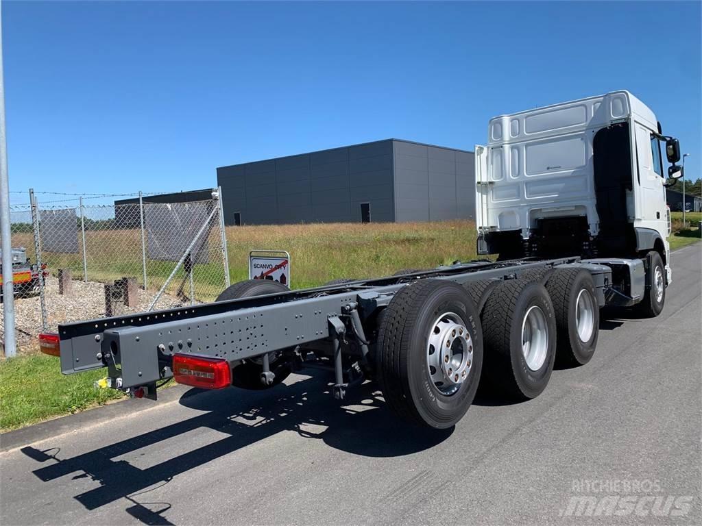 DAF XF 430 8x4*4 Fülkés alváz