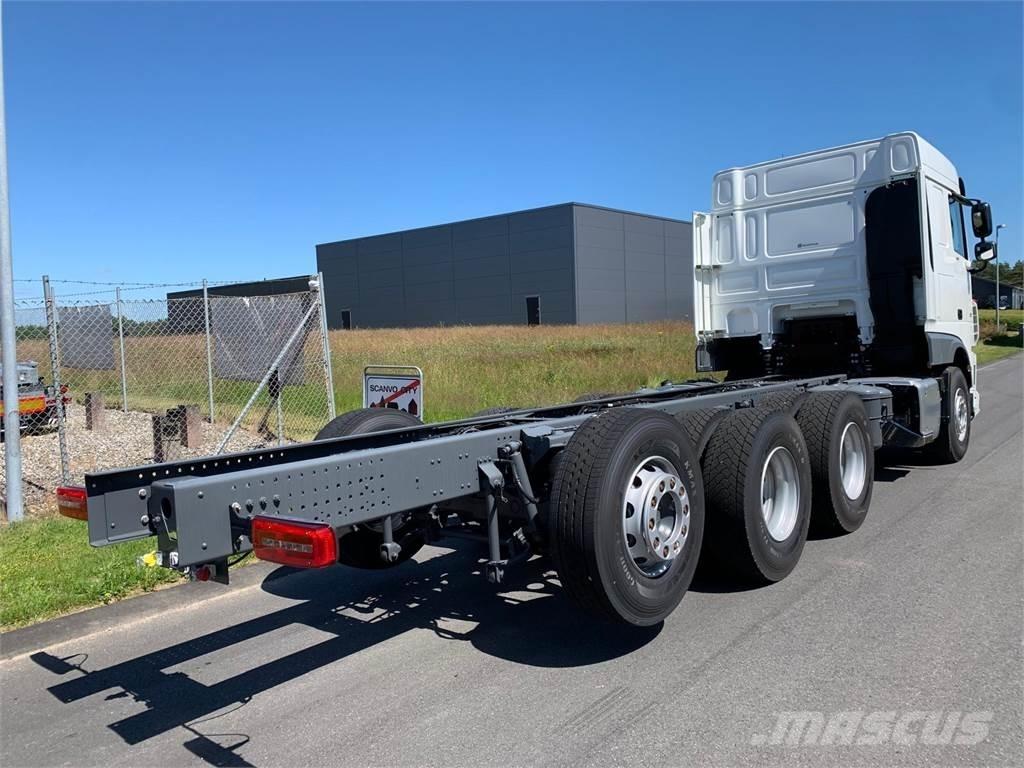 DAF XF 430 8x4*4 Fülkés alváz