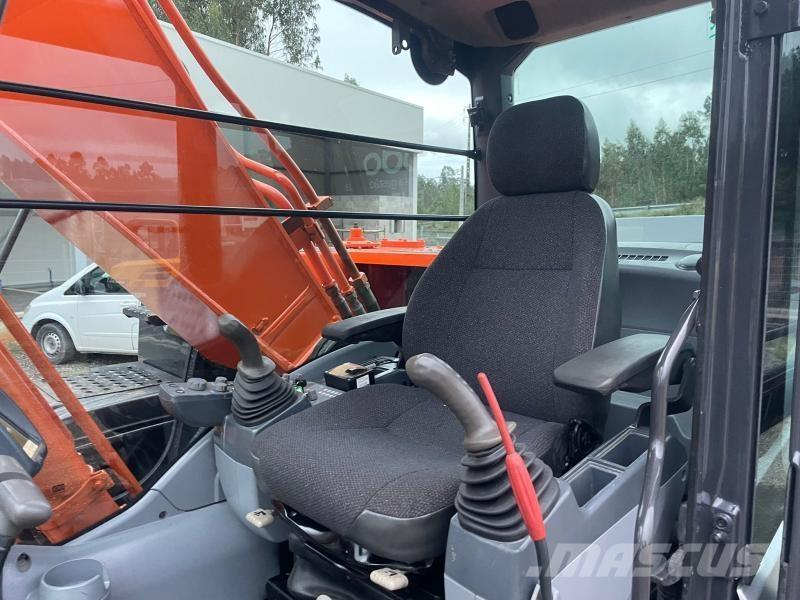 Hitachi ZX210 Lánctalpas kotrók