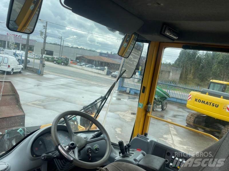 Volvo L 90 E Gumikerekes homlokrakodók