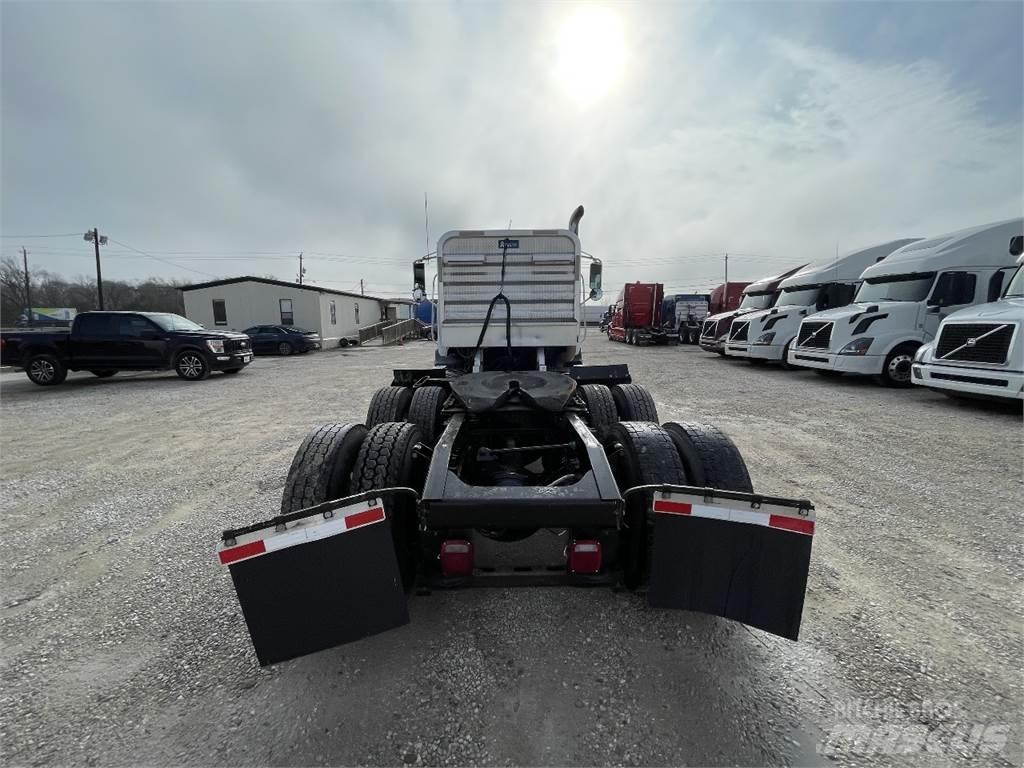 Mack CXU613 Nyergesvontatók
