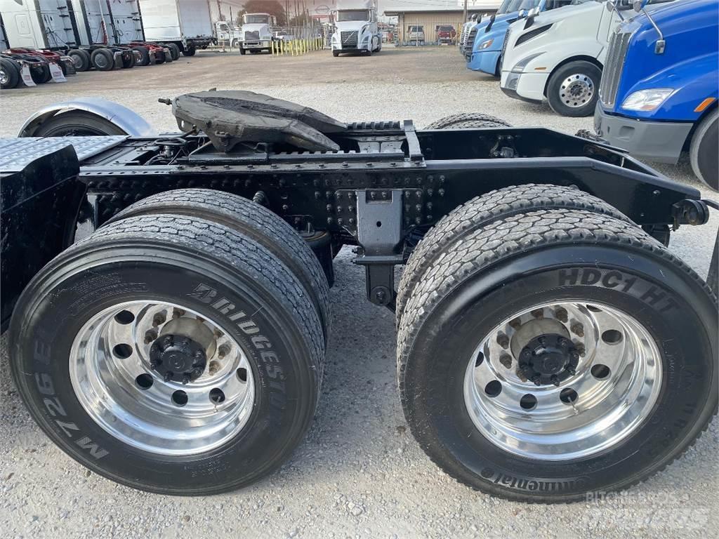 Mack GRANITE Nyergesvontatók