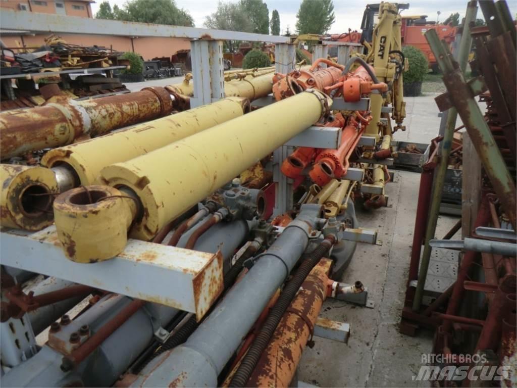 CAT 438C Építőipar - Egyebek