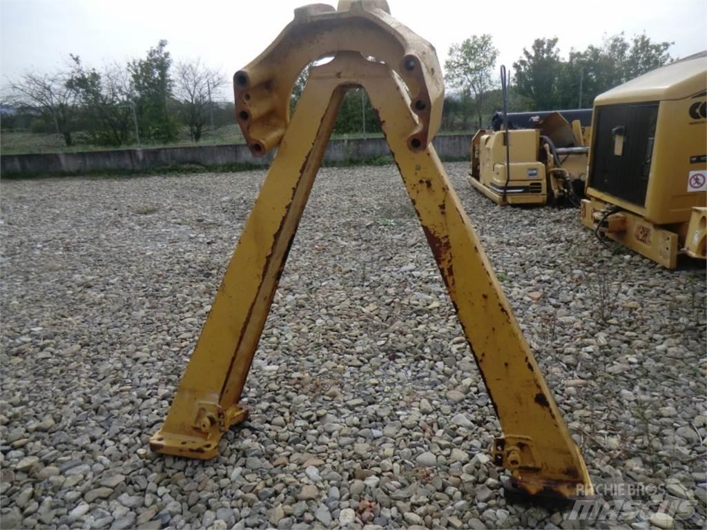 CAT 735 Alváz és felfüggesztés