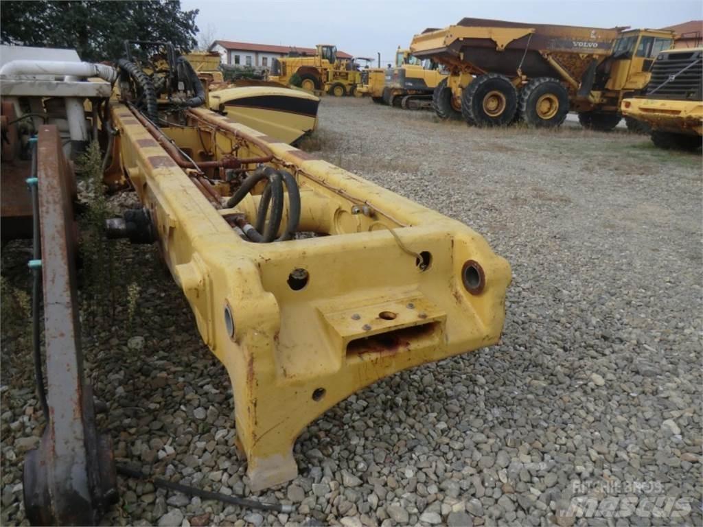 CAT 735 Alváz és felfüggesztés