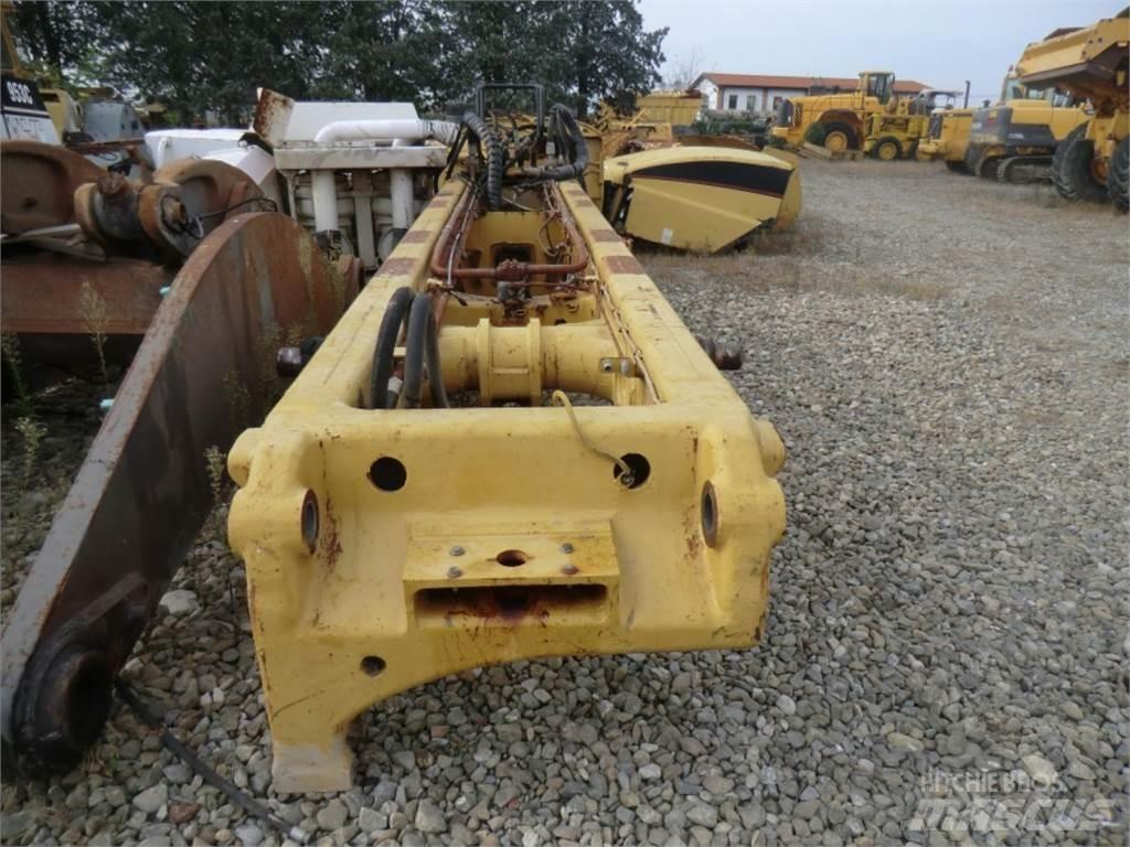 CAT 735 Alváz és felfüggesztés