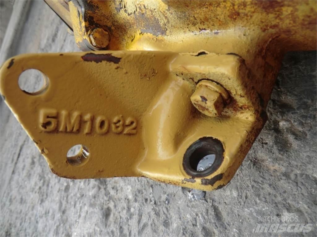 CAT D333 Motorok