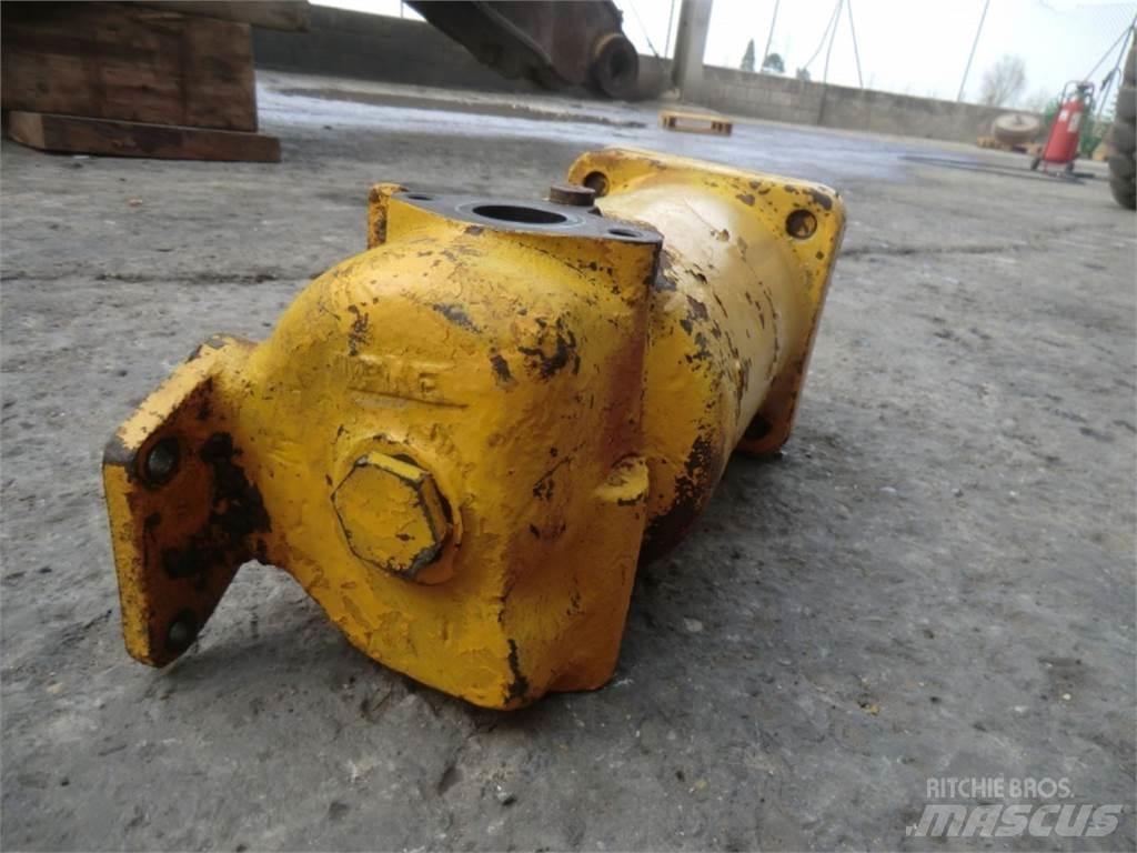 CAT D333 Motorok