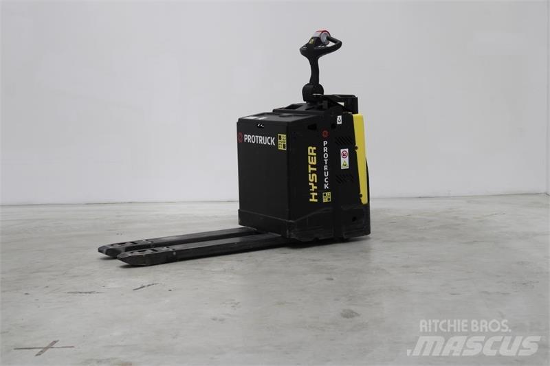 Hyster P2.0S Vezetőállásos alacsony emelőkocsi