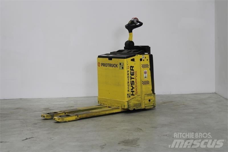 Hyster P2.0S Vezetőállásos alacsony emelőkocsi