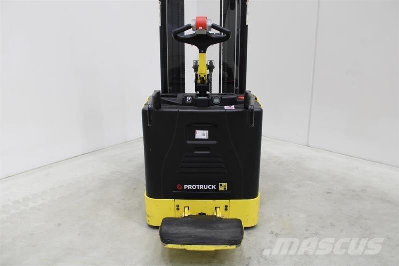Hyster P2.0S Vezetőállásos alacsony emelőkocsi