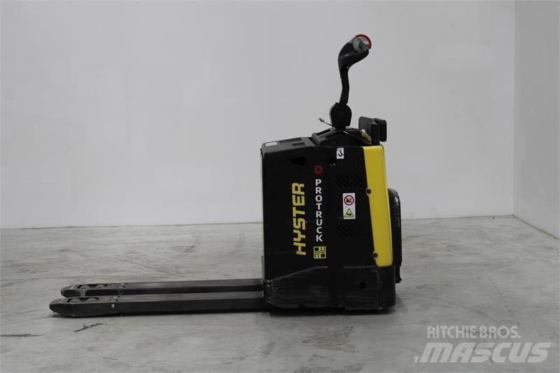 Hyster P2.0S Vezetőállásos alacsony emelőkocsi
