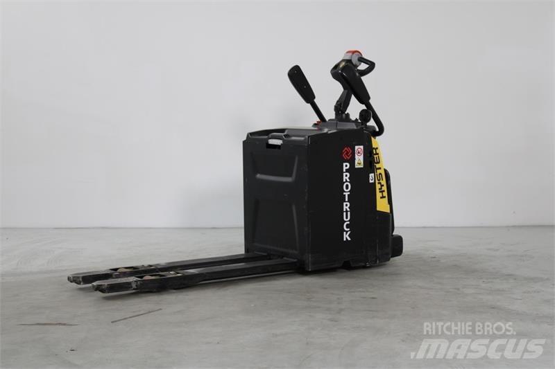 Hyster P2.0S Vezetőállásos alacsony emelőkocsi