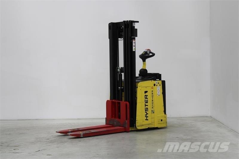 Hyster P2.0S Vezetőállásos alacsony emelőkocsi