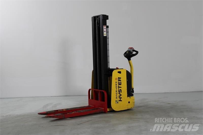 Hyster S1.0E Elektromos gyalogkíséretű targoncák