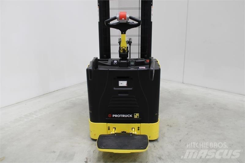 Hyster S1.5S Elektromos gyalogkíséretű targoncák