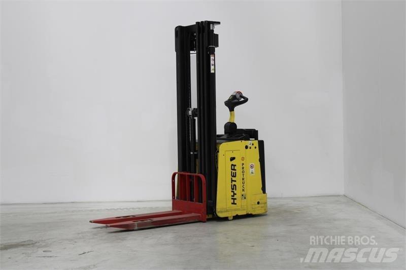Hyster S1.5S Elektromos gyalogkíséretű targoncák