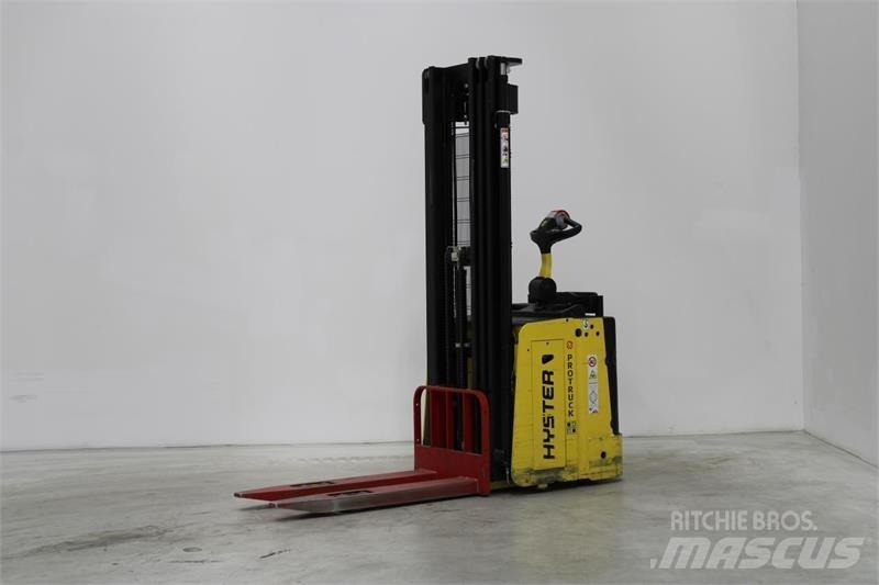 Hyster S1.5S Elektromos gyalogkíséretű targoncák