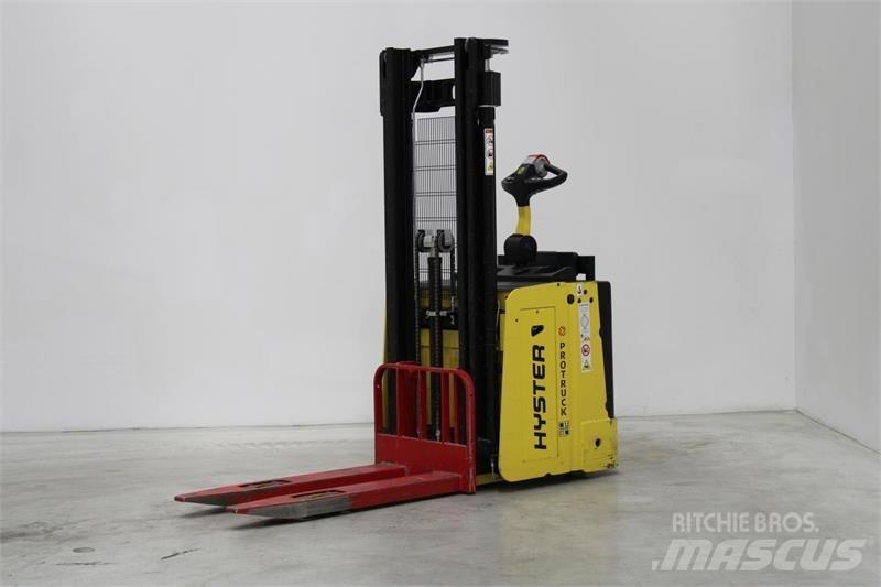 Hyster S1.5S Elektromos gyalogkíséretű targoncák
