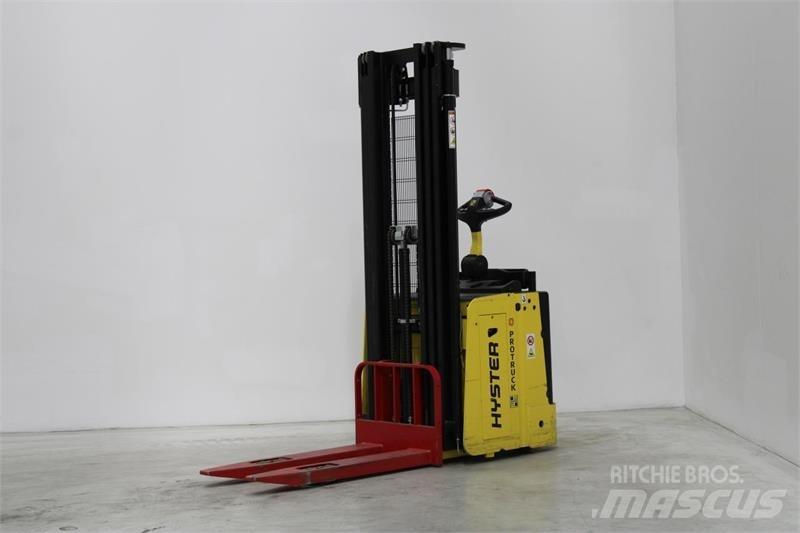 Hyster S1.5S Elektromos gyalogkíséretű targoncák