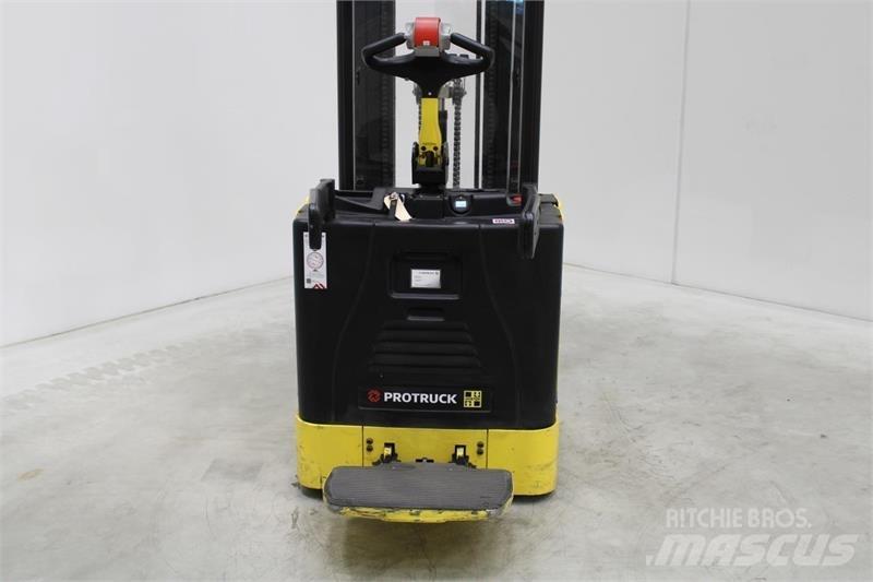 Hyster S1.5S Elektromos gyalogkíséretű targoncák