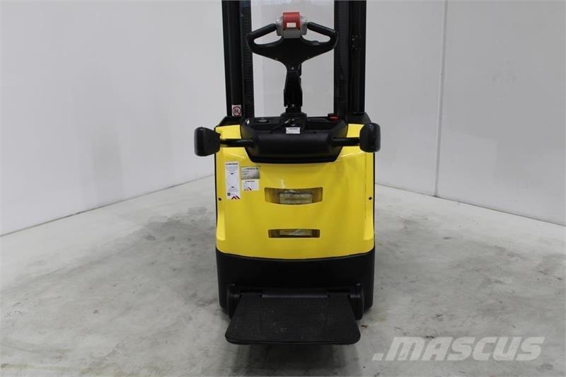 Hyster S1.6S Elektromos gyalogkíséretű targoncák
