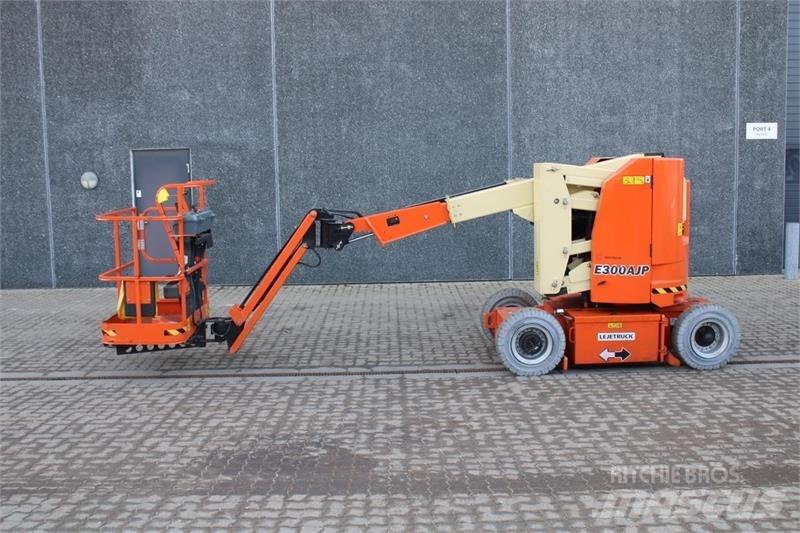 JLG E300AJP Karos emelők
