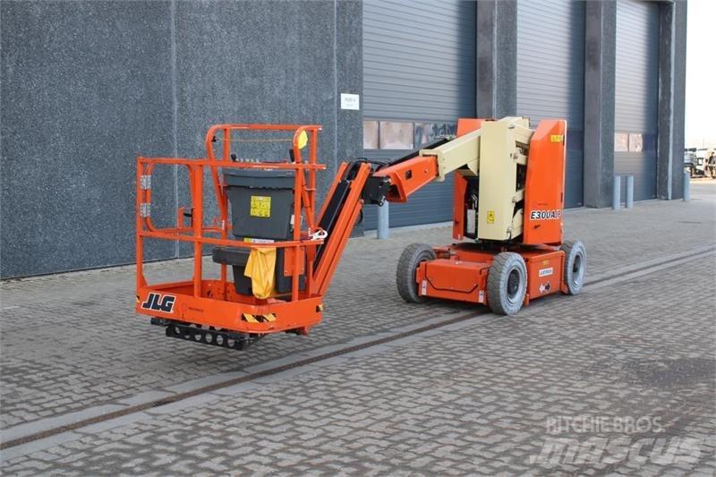 JLG E300AJP Karos emelők
