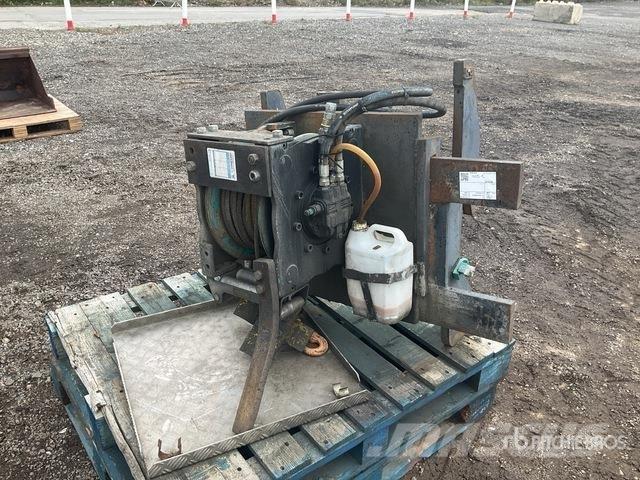  Winch Csörlők, emelőberendezések és anyagmozgató liftek