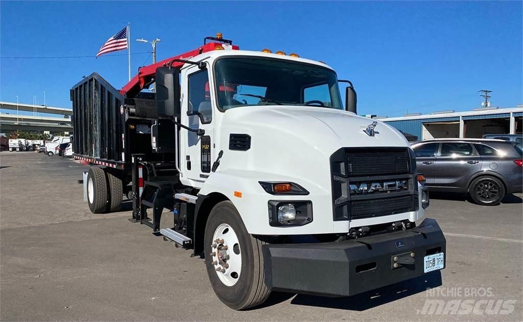 Mack MD7 Markolók