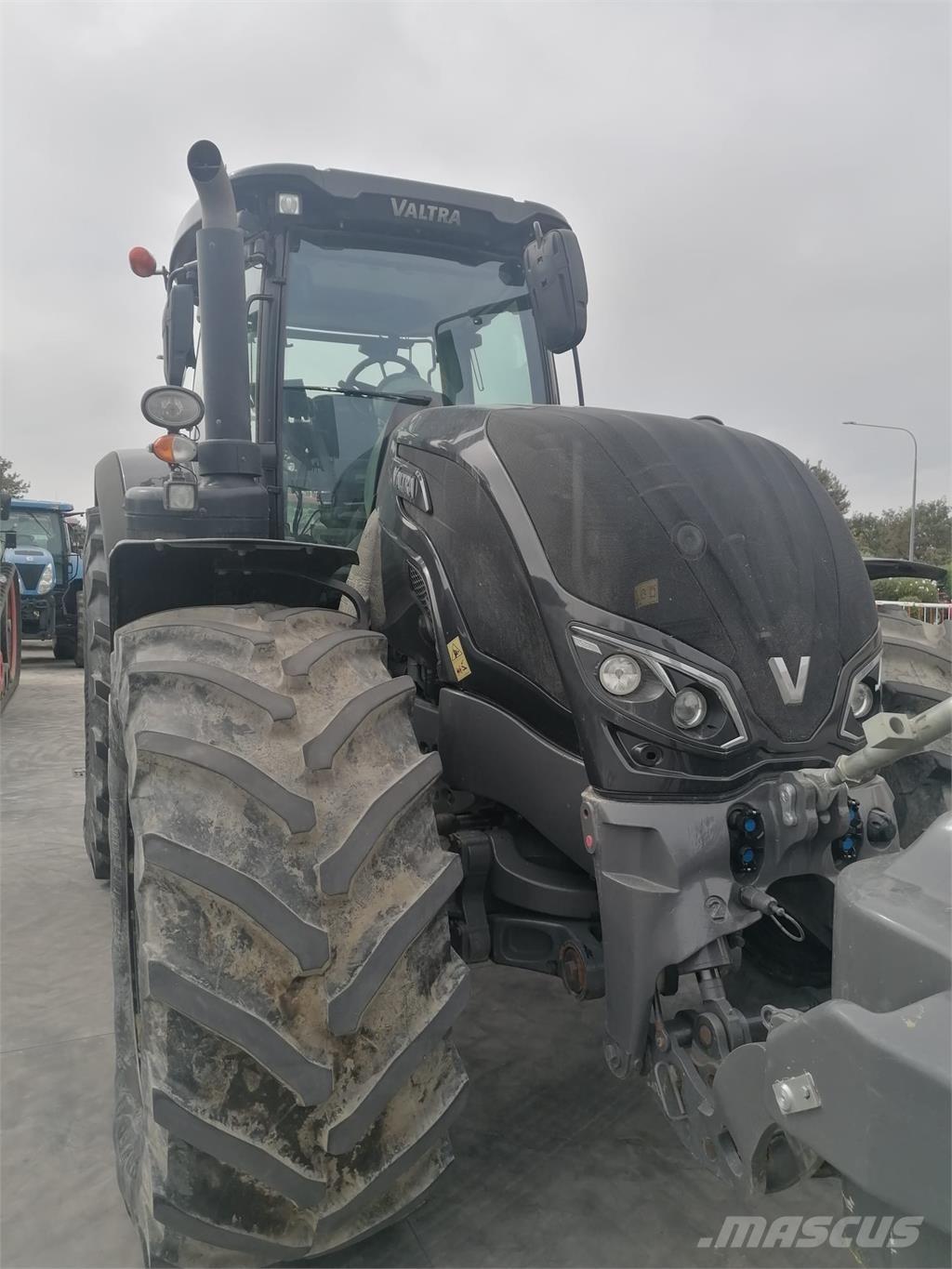 Valtra S324 Traktorok