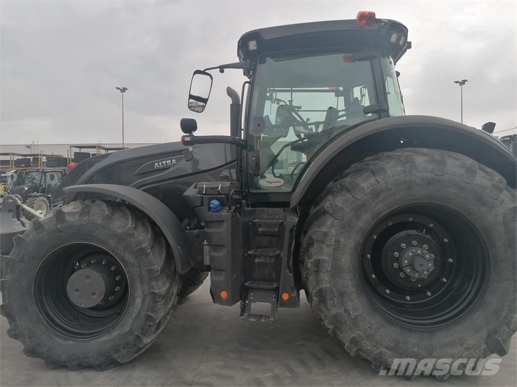 Valtra S324 Traktorok