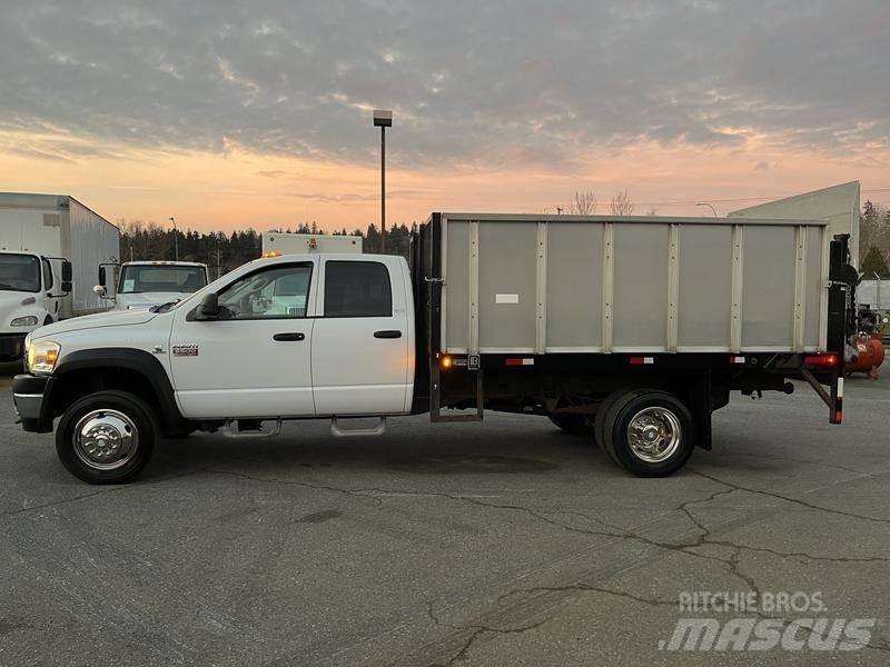 Dodge Ram 5500 Platós / Ponyvás teherautók