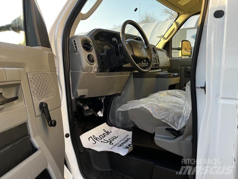 Ford Econoline Transporterek