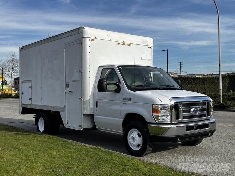 Ford Econoline Transporterek