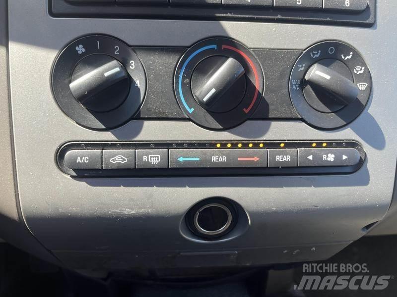 Ford Expedition Kistehergépjárművek