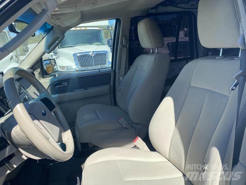 Ford Expedition Kistehergépjárművek
